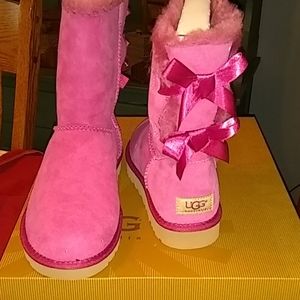 Ugh Bailey Bow Hot Pink size 8 new